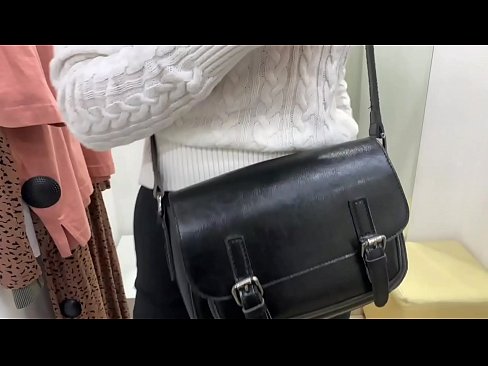 ❤️ Masturbasi umum tina jalang ngora FeralBerry sareng dildo di kamar pas ❤️❌ video seks di urang ️❤