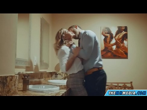 ❤️ Nalika pirang busty seduces anjeun dina restroom umum ❤️❌ video seks di urang ️❤